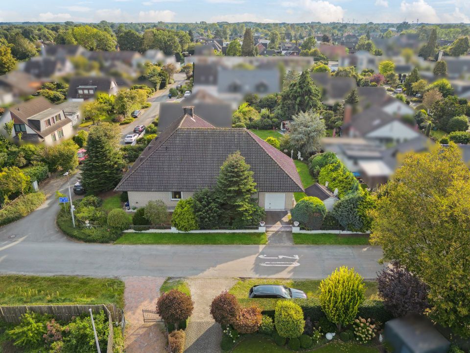 Wohntraum mit Ausbaumöglichkeiten: Walmdachbungalow in Stuhr-Moordeich! in Stuhr