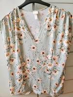 Blumenshirt Viskoseshirt ärmellos Gr.S H&M Brandenburg - Beeskow Vorschau