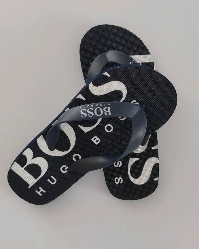 Hugo boss hotsell flip flops