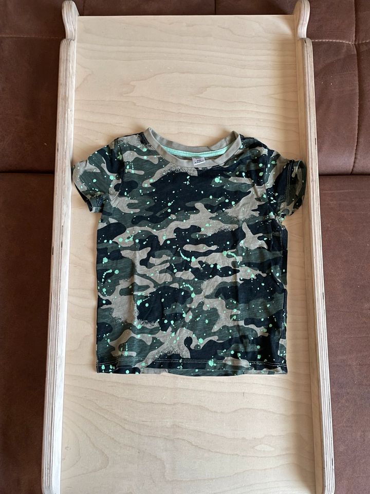 Jungen T-Shirt Größe 110 in Steinheim