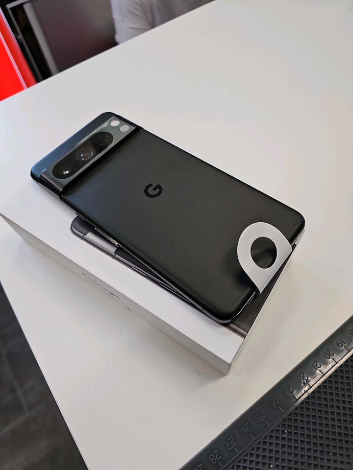 Google Pixel 8 Pro 128GB in Black Neu Unbenutzt Nur aktiviert. in Frankfurt am Main