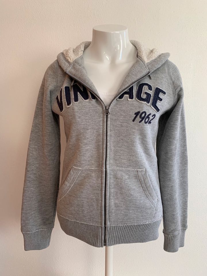 Graue dicke Sweatjacke von Pimkie Gr. M in München