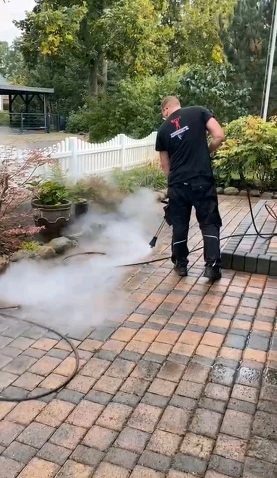 Professionelle Heißwasser-Hochdruck Steinreinigung bis 140 °c in Stahnsdorf