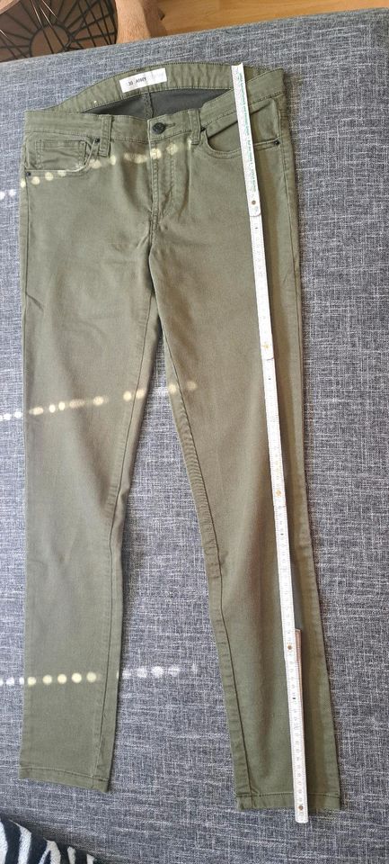 Elastische Jeans khaki Gr. 30 in Wentorf