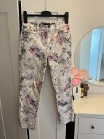 Weiße gemusterte Blumen Hose Robell Jeans jeanshose 36 S Nordrhein-Westfalen - Heiligenhaus Vorschau