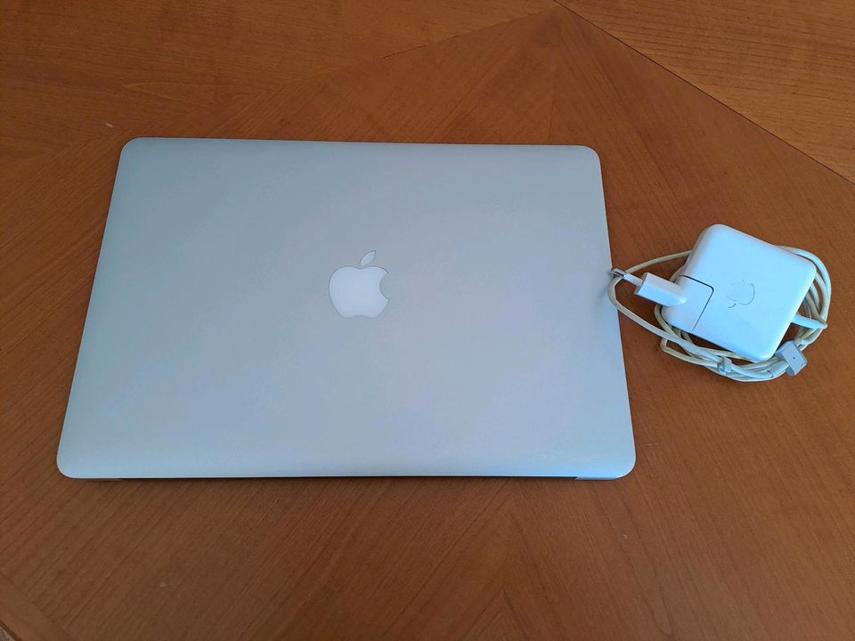 Apple MacBook Air 13,3" 1,6 GHz Intel Co in Neustadt an der Weinstraße
