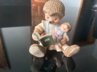 Goebel Figur Mecki Igelkind mit Buch und Puppe Igel Kind Bochum - Bochum-Wattenscheid Vorschau