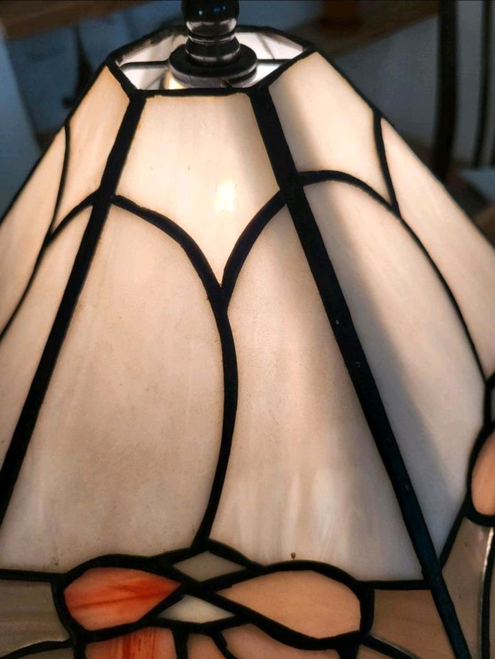 schöne Tischlampe im Tiffany Style; Vintage in Hamburg