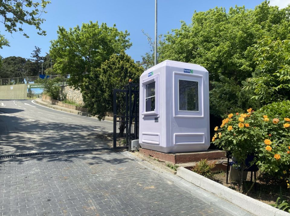 Pförtnerhaus | Wachhaus | Verkaufsmobil | Mobile Verkaufsstände | Verkaufspavillion | Kioskkabine | Kassenhaus | Mobiler Kiosk | Mobiler Marktstand | Verkaufsstand | Barrierefrei | Mobile Toilette in Berlin