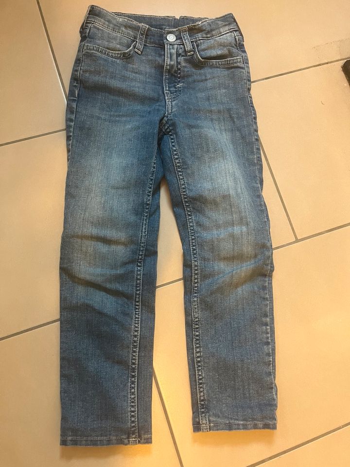 H&M Gr.122 Jeans leicht gefüttert perfekt für den Übergang Gr.122 in Siegburg