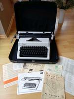 Robotron DDR Schreibmaschine Modell 127 Erika Baujahr 1984 Sachsen - Radebeul Vorschau