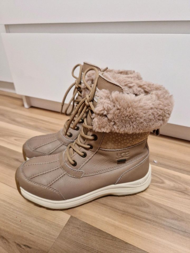 Damen UGG Boots Gr. 38 Lammfell Stiefel wie neu in Berlin