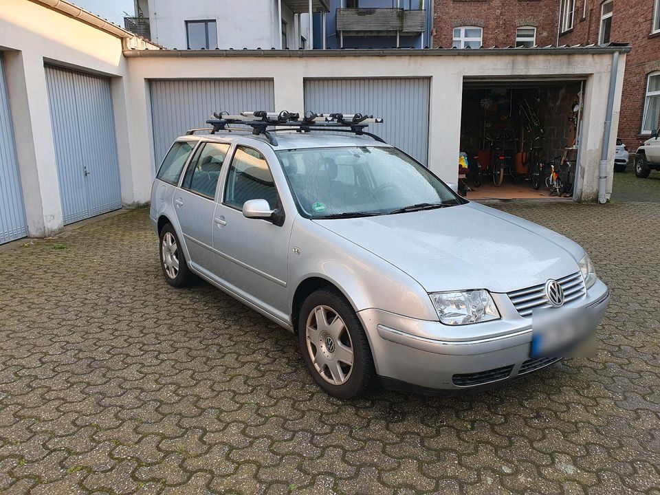 Nur kurz: VW Bora Variant (kombi), Erstzulassung 2001 in Düsseldorf