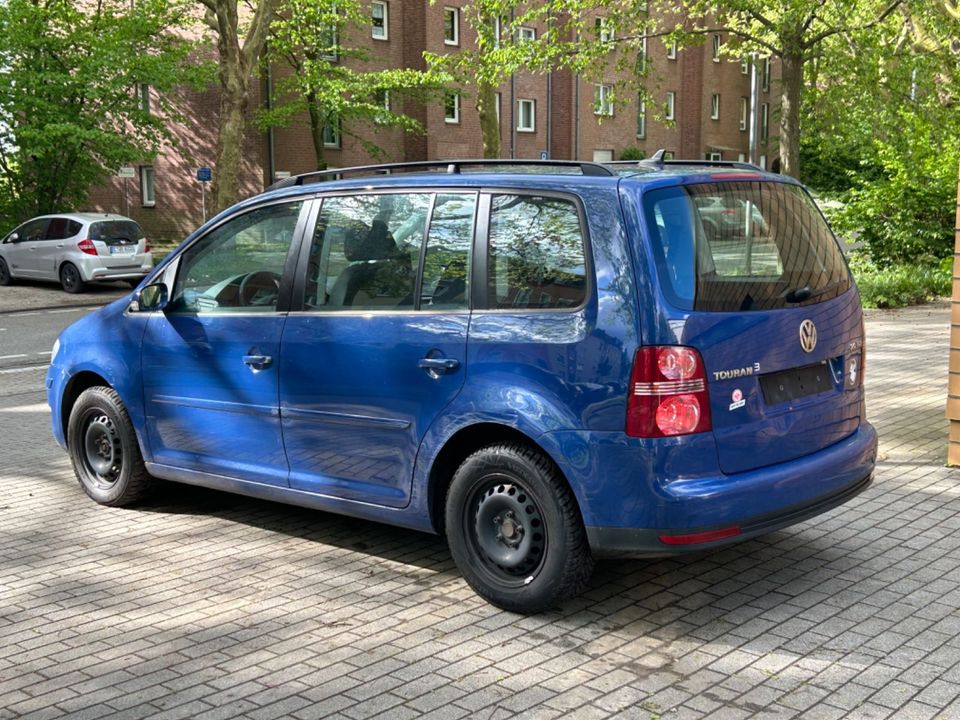 Volkswagen Touran 2,0 TDI/KLIMAAUTO/SHZ/TEMPOMAT/TÜV/////// in Essen