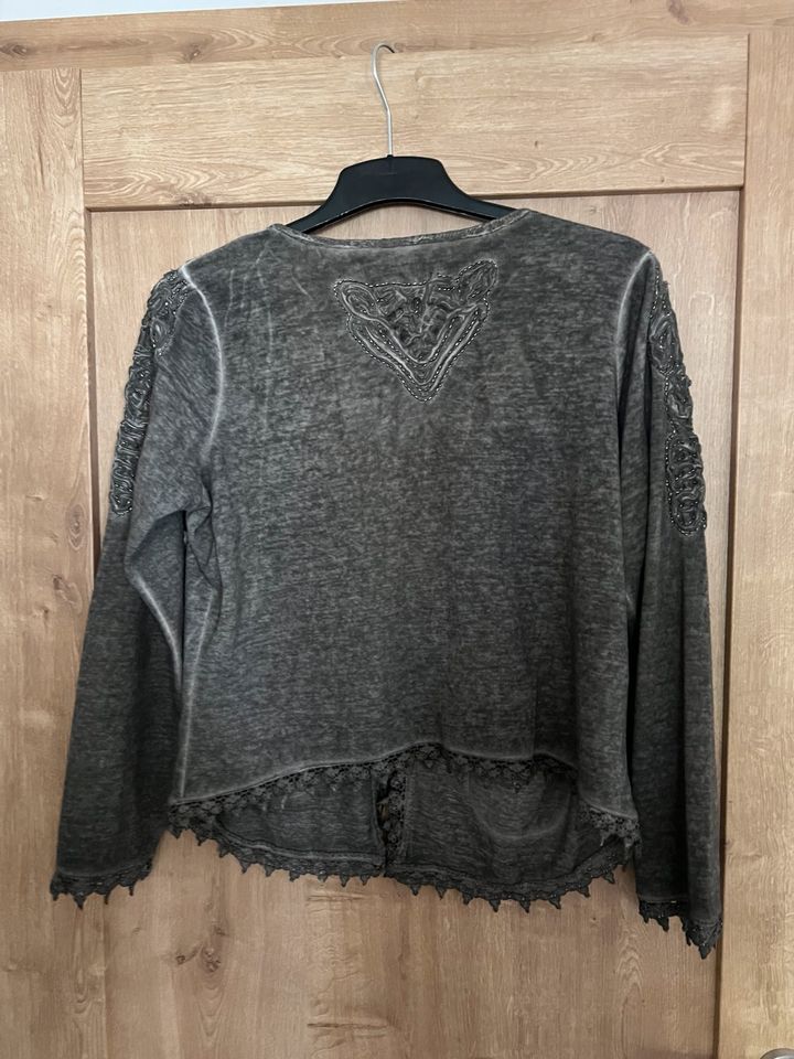 6 Tredy Oberteile Shirt , Bluse ,Strickjacke Gr.44/46 in Herzogenrath