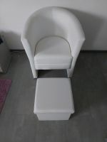 Neuwertiger Kleiner Sessel aus Leder mit passendem Hocker in weiß Hessen - Riedstadt Vorschau