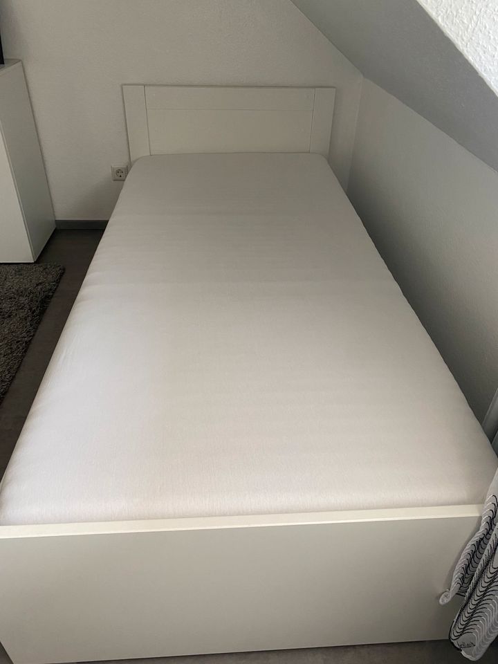 Bett mit Matratze, ohne Lattenrost. 90cm x 200cm in Ludwigshafen