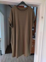 olivegrünes T-Shirtkleid 44 Niedersachsen - Zetel Vorschau