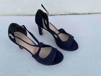 Dunkelblaue High Heel Sandalen Peeptoe Pumps Gr. 40 in blau Kr. Altötting - Neuötting Vorschau