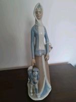 Porzellan Figur Frau mit Hund Niedersachsen - Schiffdorf Vorschau