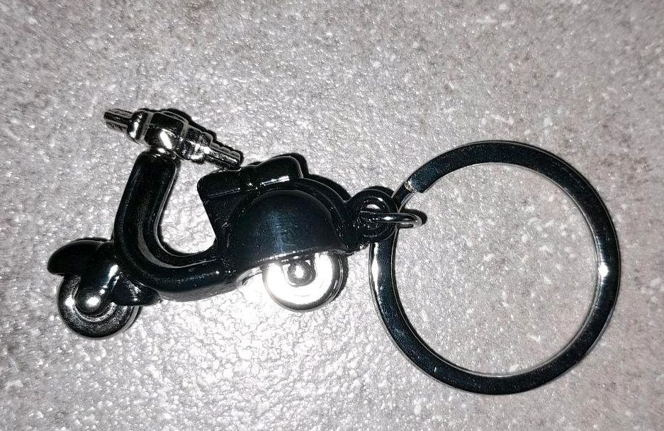 Toller Vespa Schlüsselanhänger aus Metall in Bebra