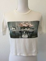 Pull & Bear kurzes Shirt mit Print Weiß Neuwertig modisch Sommer Berlin - Charlottenburg Vorschau