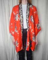 Original Vintage Kimono aus Seide Japan rot Blumenmuster Berlin - Neukölln Vorschau