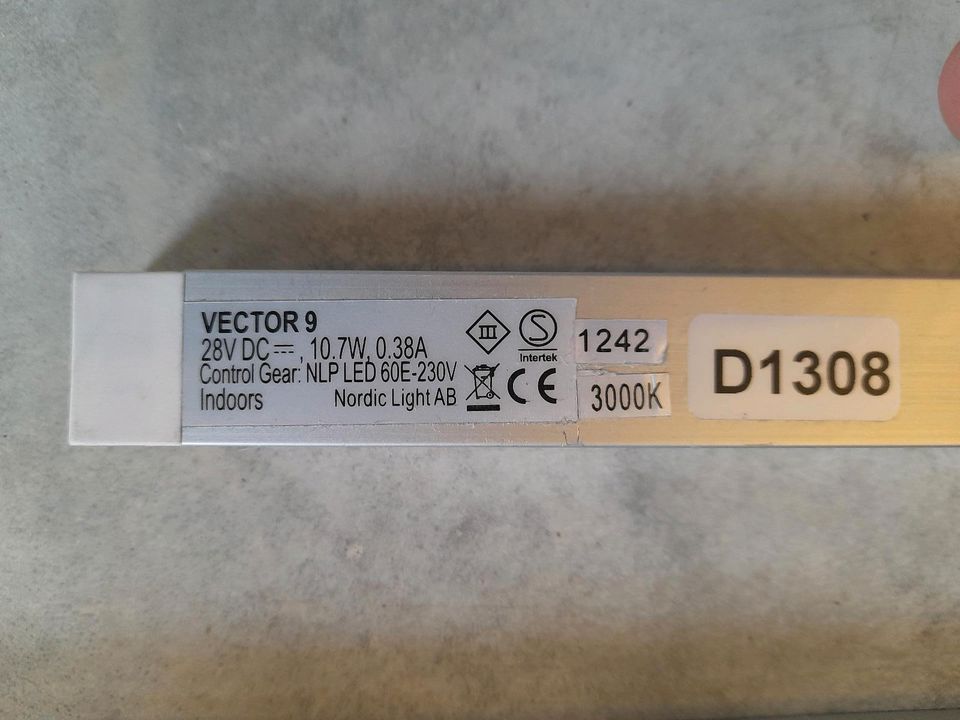 8x LED Leiste vektor 9 10.7w 0.38A 60E-230v in Schimberg