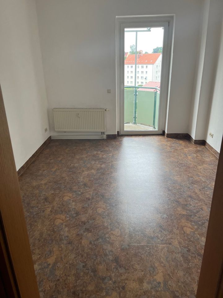 gemütliche 3 Zimmer Wohnung mit Balkon in ruhigen Innenhof zu vermieten in Freiberg