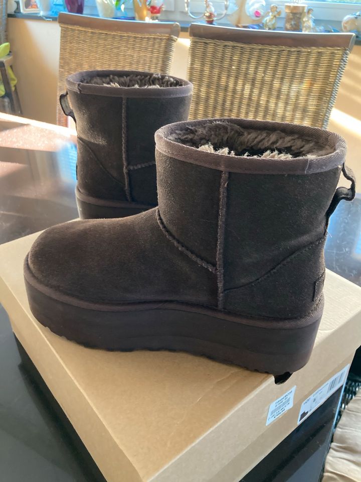 Ugg Boots Plateau, Gr. 37 in Regen