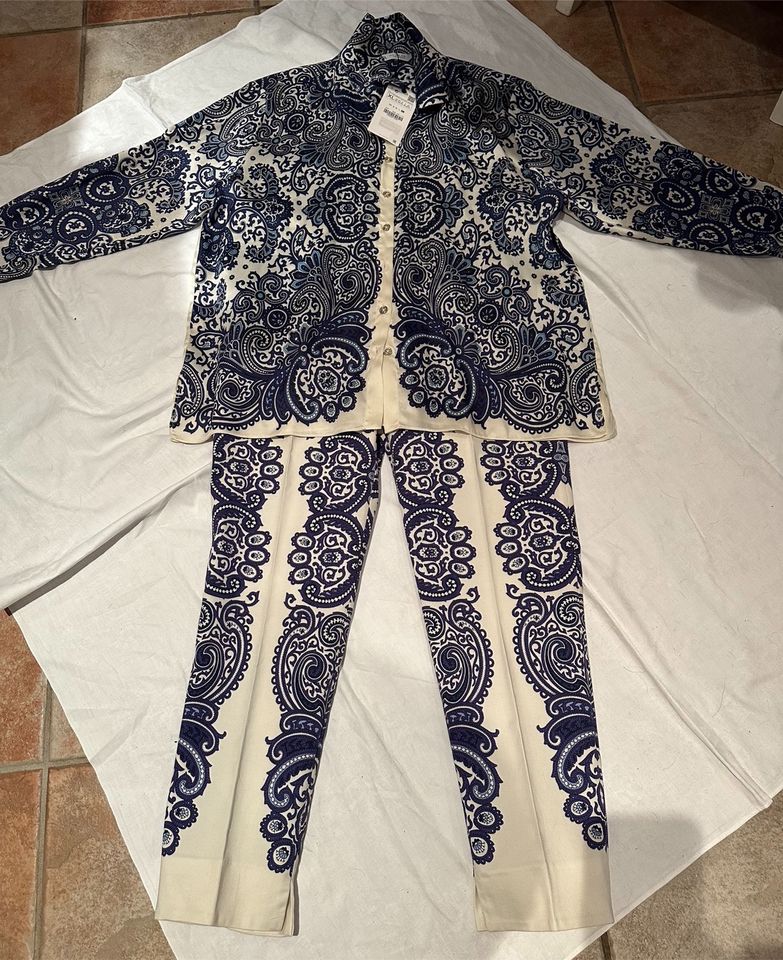 2 tlg. Anzug mit blauer Fellfeste, Fb. Creme weiß, Gr. 44, neu, in Westerkappeln