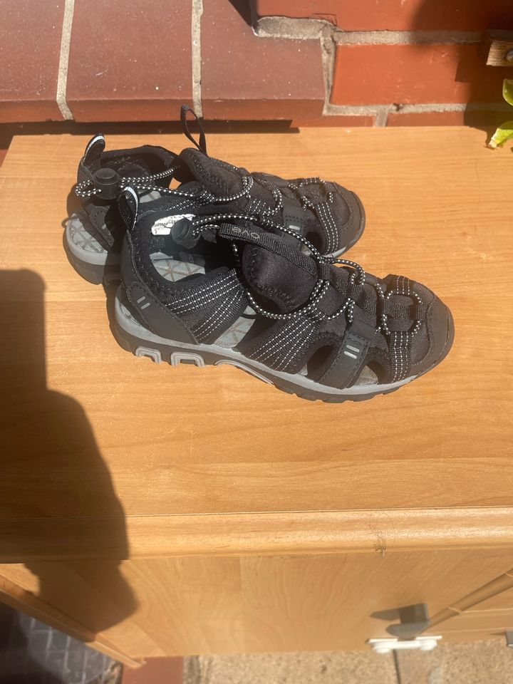 Kinder Sandalen schwarz in der Größe 30 in Damme