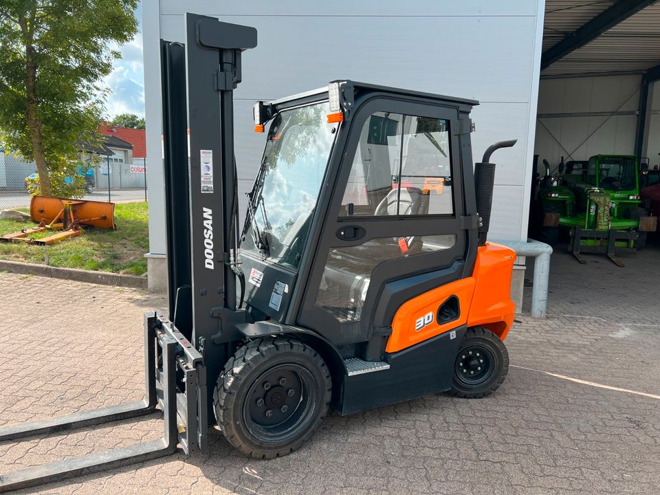 DOOSAN D 30 NXS / DEMO, Hub 3.50 m, erst 70 Stunden! in Garbsen