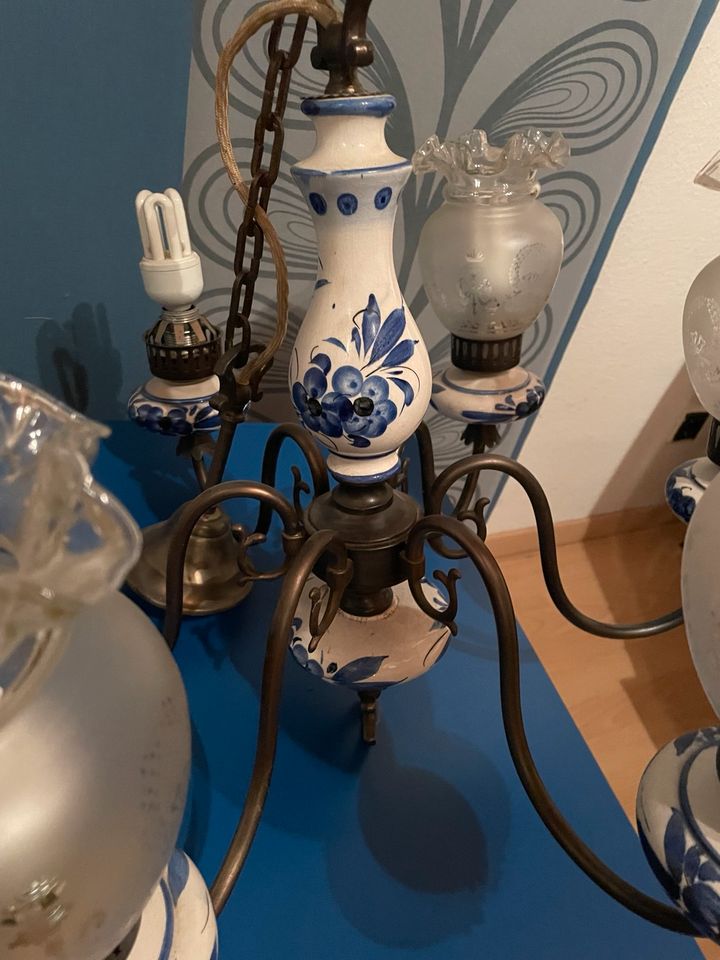 Porzellan Kronleuchter blau weiß vintage Lampe in Jüchen