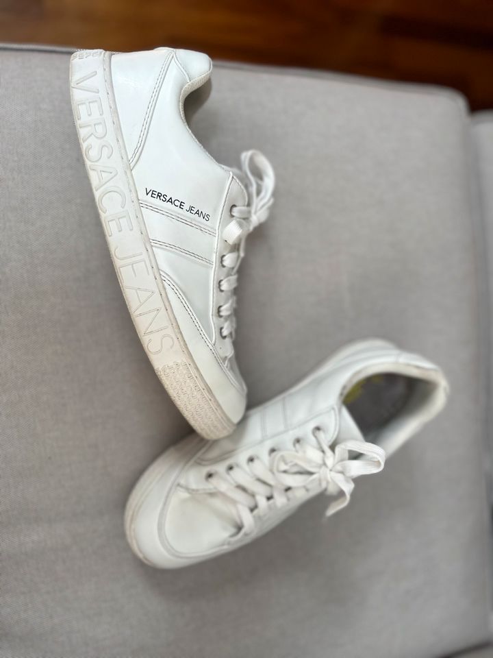 Versace Sneaker Schuhe Weiß Gr. 42 - ✅Guter Zustand✅ in Augsburg