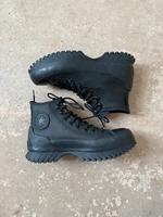 Converse black leather waterproof shoes size 39 Friedrichshain-Kreuzberg - Kreuzberg Vorschau