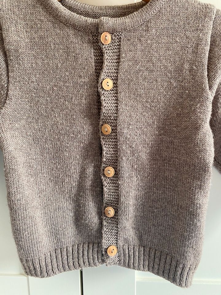 Strickjacke von iobio, Größe 86/92 in Bad Schwalbach