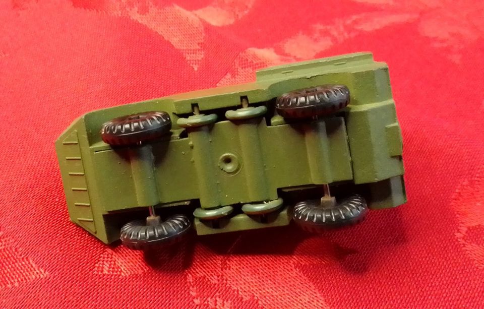 ESPEWE Schützenpanzerwagen 40P (920) Zinkguss DDR Modellauto NVA in Leipzig