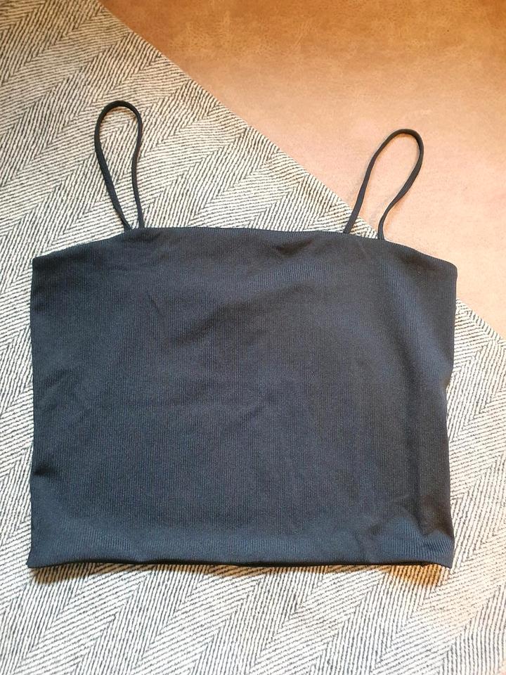 Kleiderpaket Neu Tops Pullover Nike Shein Bershka M und S in Rudolstadt