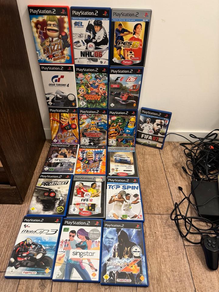 Play Station 2 mit viel Zubehör 19 Spiele Buzz Singstar PS in Limbach-Oberfrohna