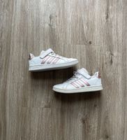 Adidas Sneaker weiß / Gold Gr. 33 Niedersachsen - Vechelde Vorschau