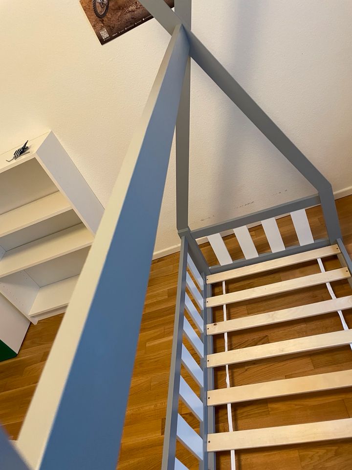 VitaliSpa 'Tipi' Kinderbett 70x140 blau holz mit Rausfallschutz in Düsseldorf