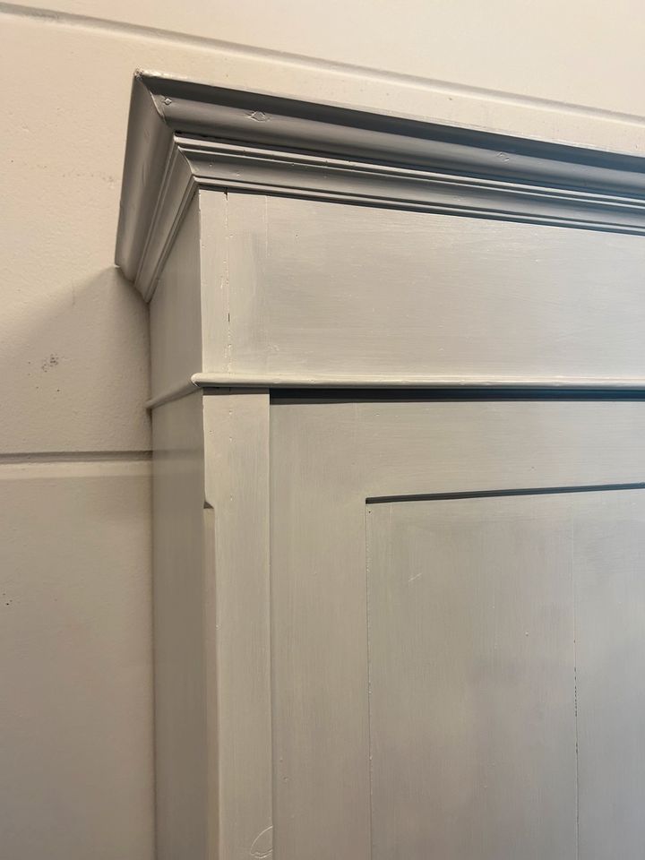 Antiker Schrank / Garderobe im Landhausstil, shabby, vintage 1910 in Hamburg