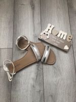 Damen Sommer Sandalen Riemchensandalen  mit Silber Steinen Gr 40 Nordrhein-Westfalen - Heiligenhaus Vorschau