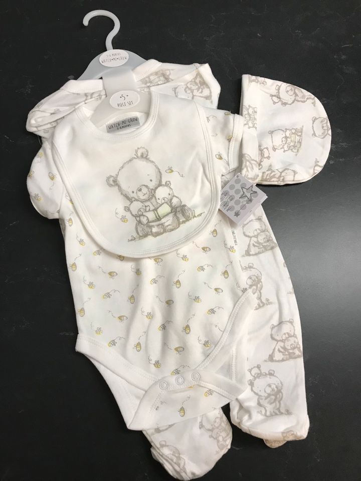 Baby Set, Strampler,Body, Mütze, Lätzchen, Geschenk, Neu in Nürnberg (Mittelfr)