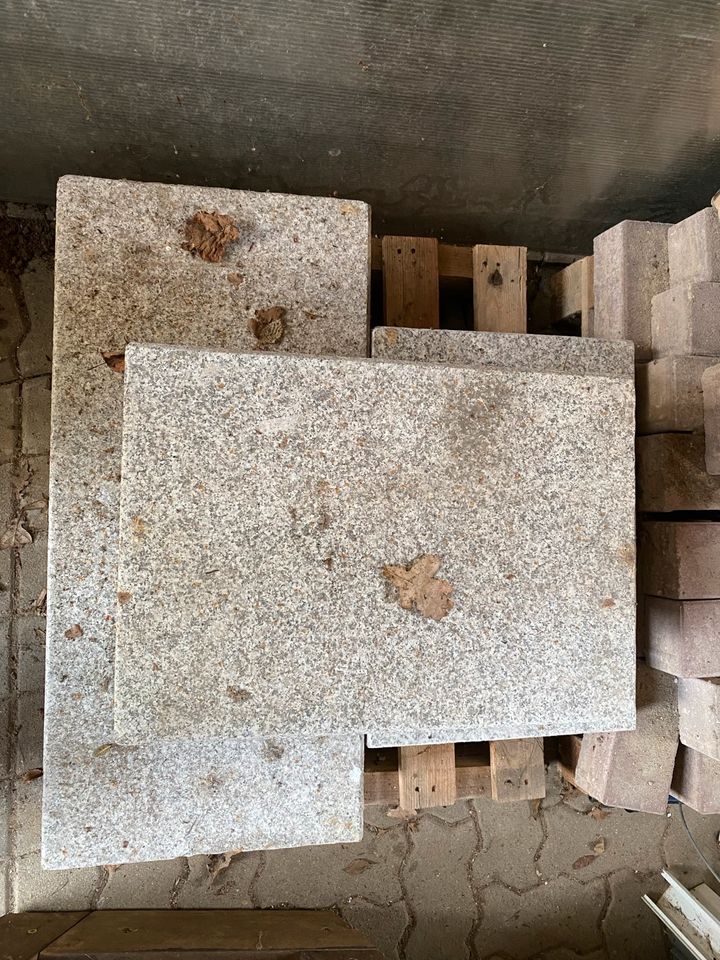 Granit Blockstufen grau 50 x 35 x 15 und 75 x 35 x 15 in Neumünster