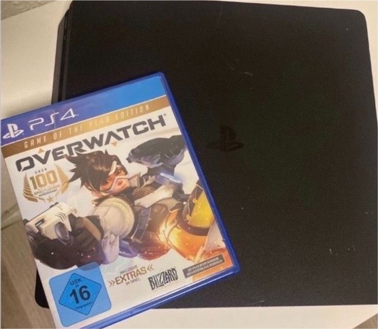 Playstation 4 Slim + Overwatch + Dual Schock ( Controller) in Hamburg