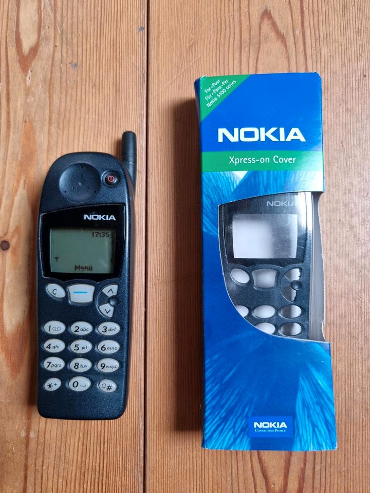 Nokia 5110 Handy mit Akku, Ladegerät u. Wechsel Cover in Schneeberg