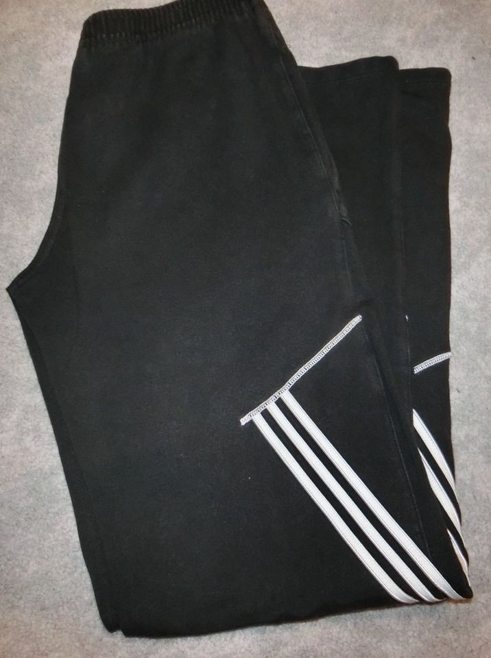 ADIDAS Mädchen Sporthose Turnhose Stoff Hose 152 schwarz weiß in Dettingen an der Iller