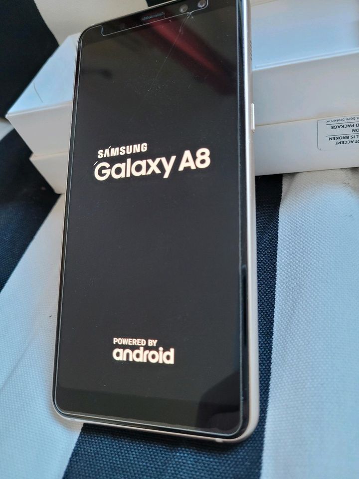Samsung Galaxy A8 Duos 32 GB 2018 Android OVP Gold in Essen